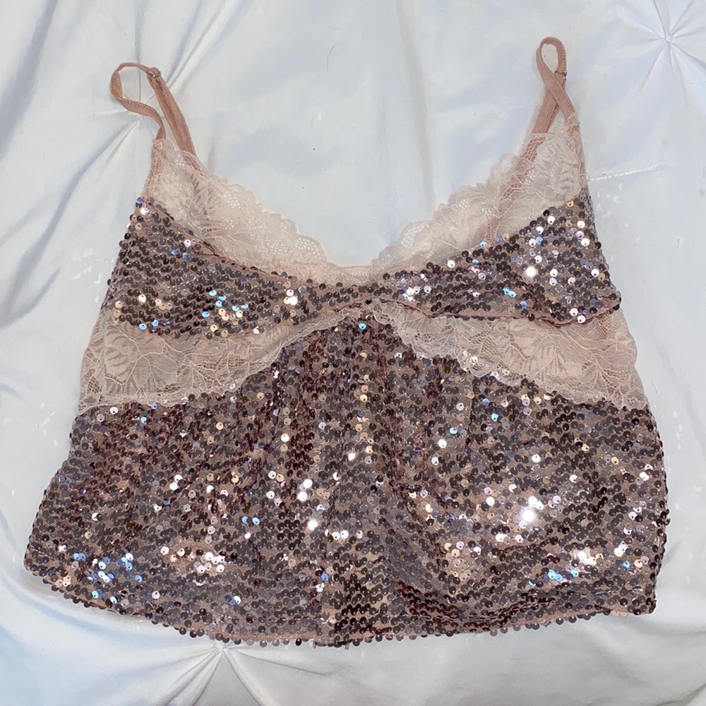 Free people top size small. Light pink. Never worn